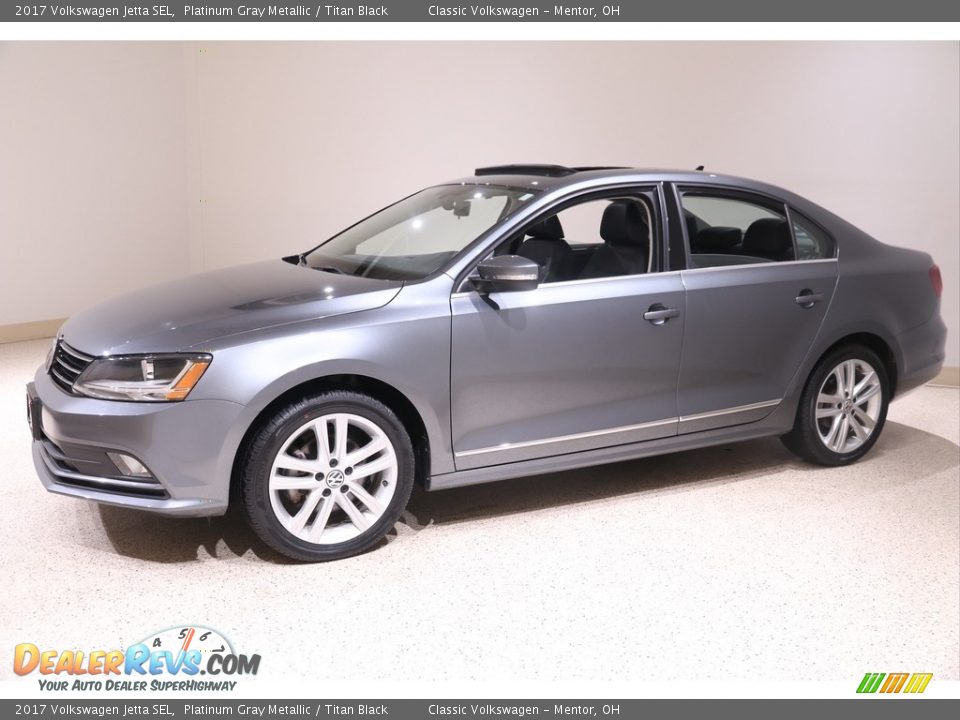 Front 3/4 View of 2017 Volkswagen Jetta SEL Photo #3