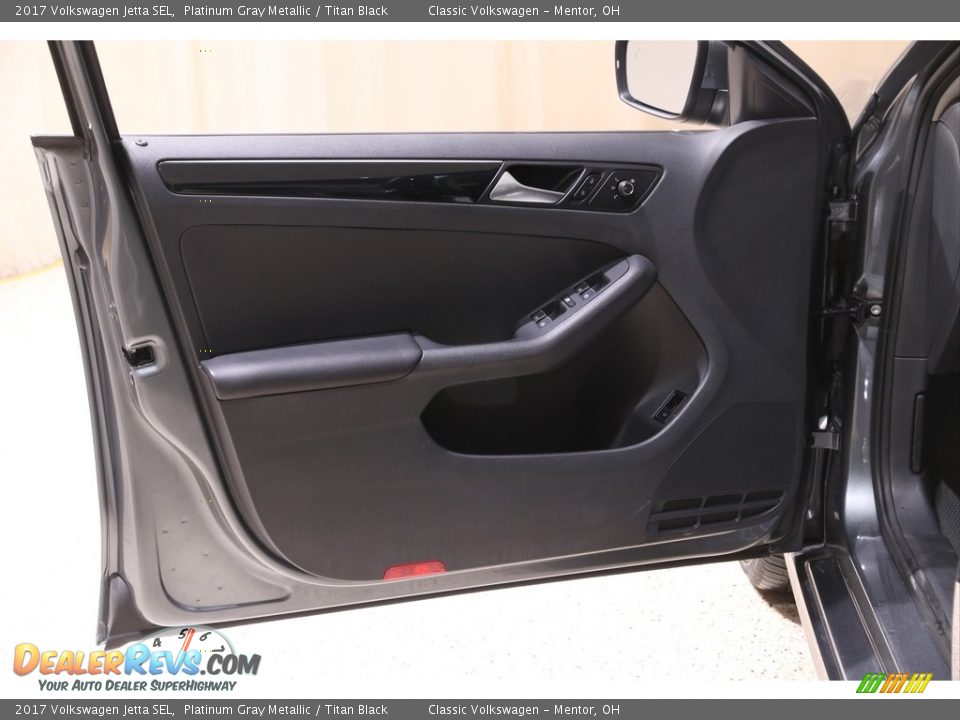 Door Panel of 2017 Volkswagen Jetta SEL Photo #4