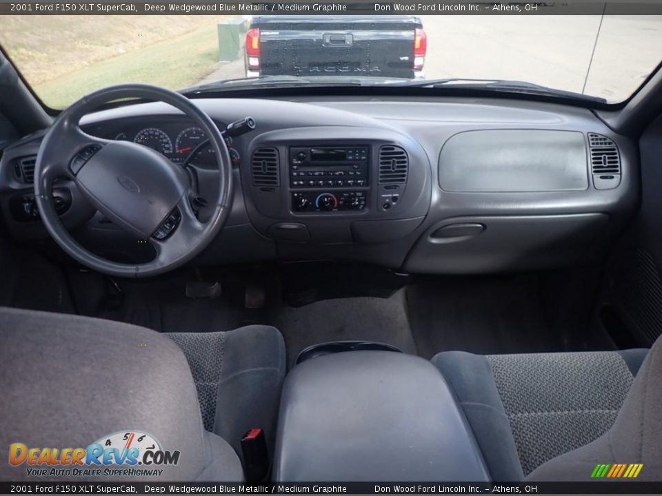 Dashboard of 2001 Ford F150 XLT SuperCab Photo #15