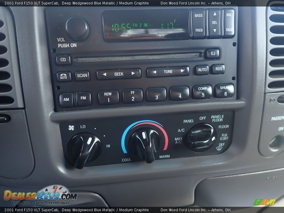 Controls of 2001 Ford F150 XLT SuperCab Photo #18