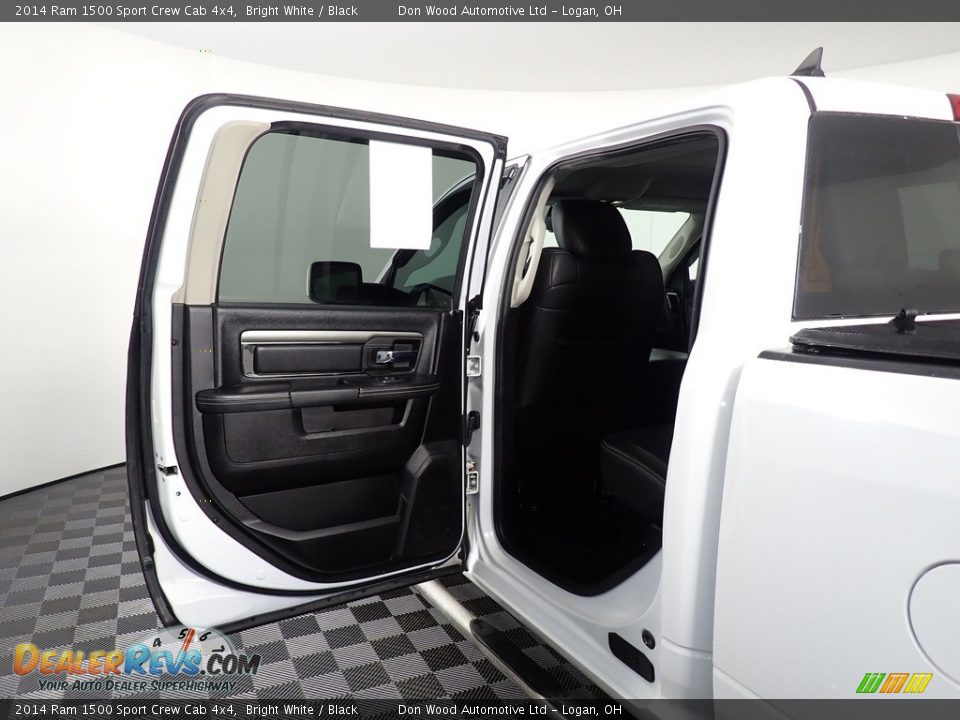 2014 Ram 1500 Sport Crew Cab 4x4 Bright White / Black Photo #32