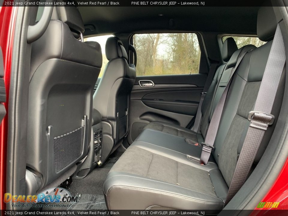 2021 Jeep Grand Cherokee Laredo 4x4 Velvet Red Pearl / Black Photo #9
