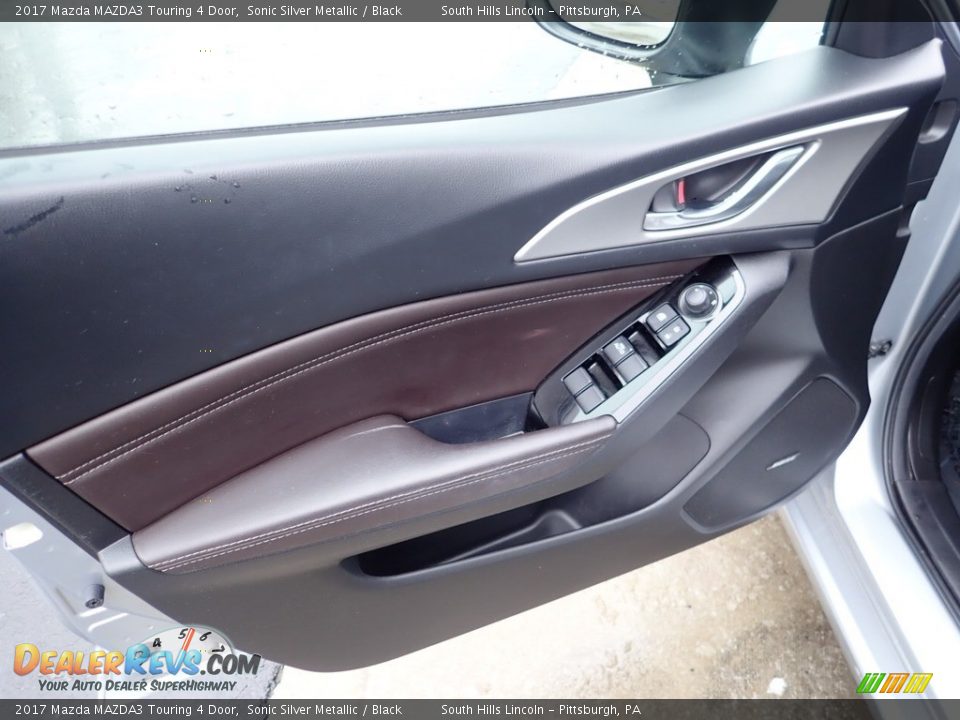 2017 Mazda MAZDA3 Touring 4 Door Sonic Silver Metallic / Black Photo #19
