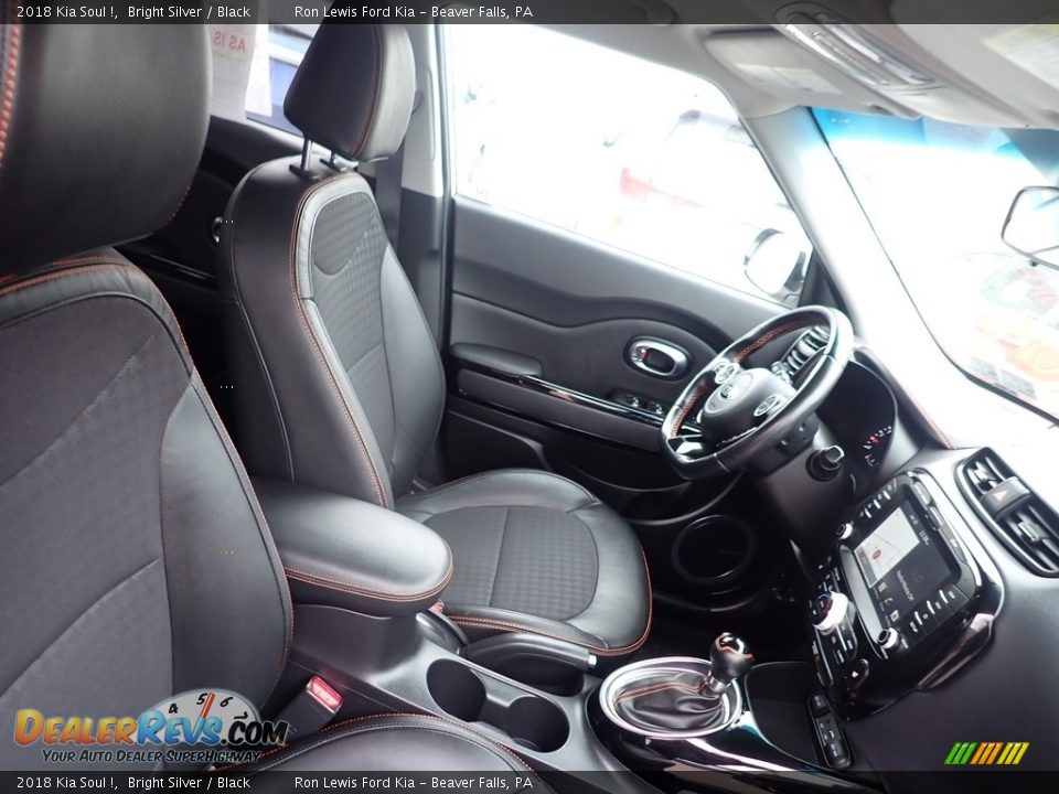 Front Seat of 2018 Kia Soul ! Photo #9