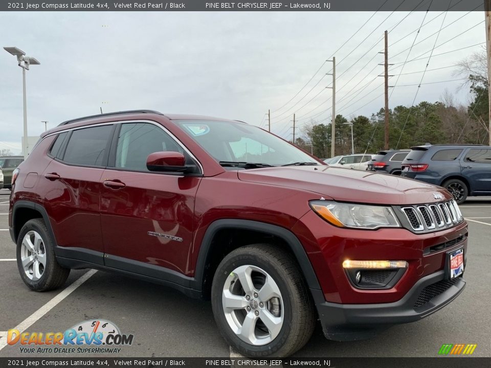 2021 Jeep Compass Latitude 4x4 Velvet Red Pearl / Black Photo #7