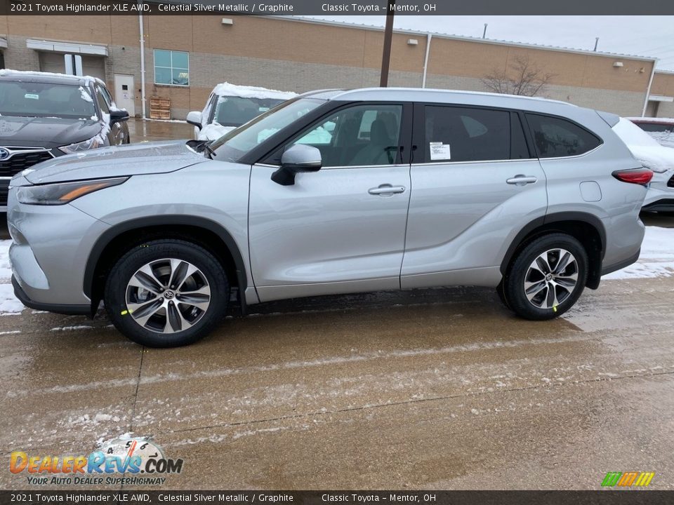 2021 Toyota Highlander XLE AWD Celestial Silver Metallic / Graphite Photo #1