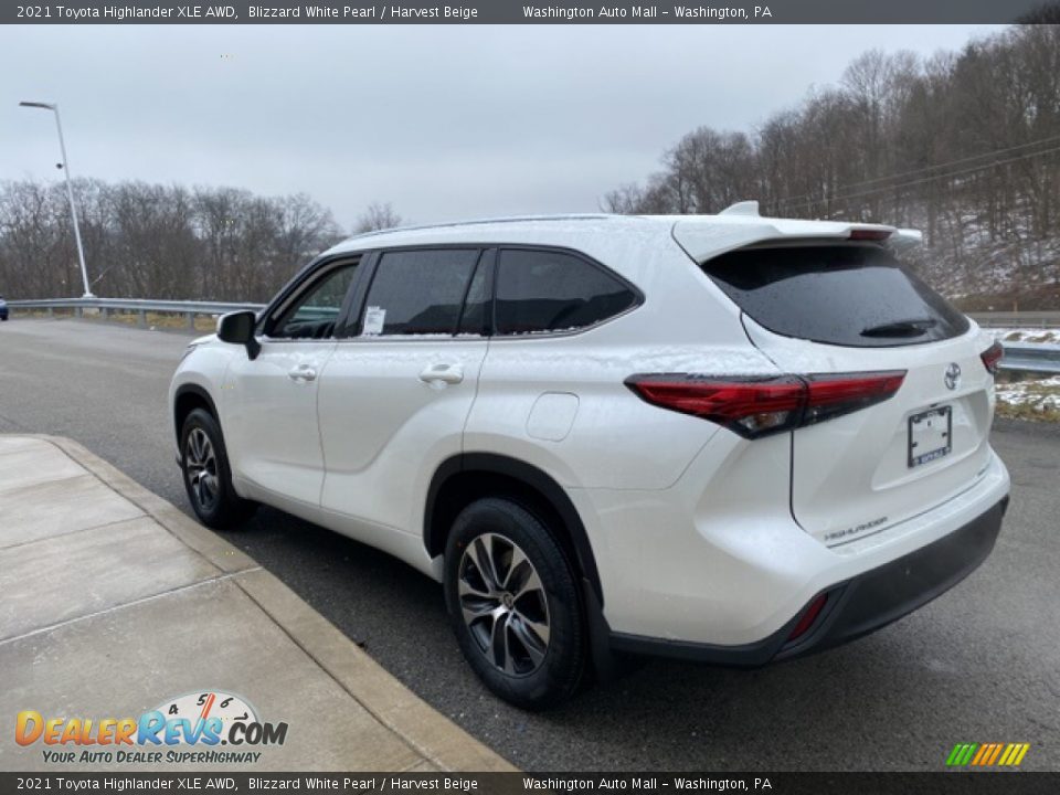 2021 Toyota Highlander XLE AWD Blizzard White Pearl / Harvest Beige Photo #2