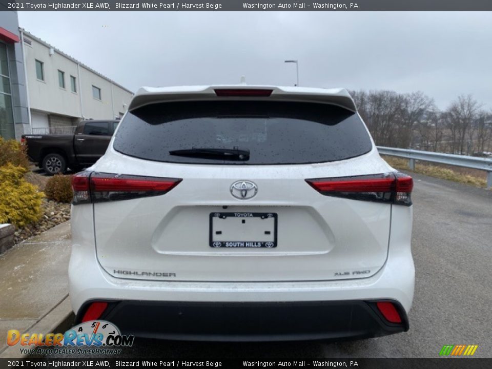2021 Toyota Highlander XLE AWD Blizzard White Pearl / Harvest Beige Photo #16