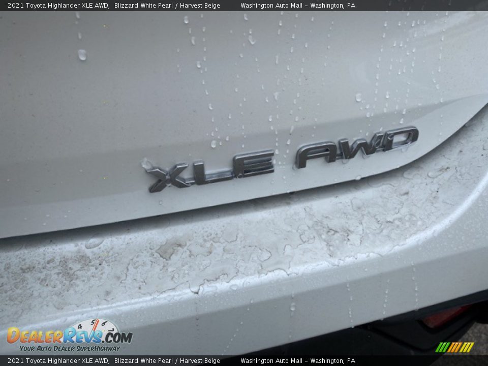 2021 Toyota Highlander XLE AWD Blizzard White Pearl / Harvest Beige Photo #24