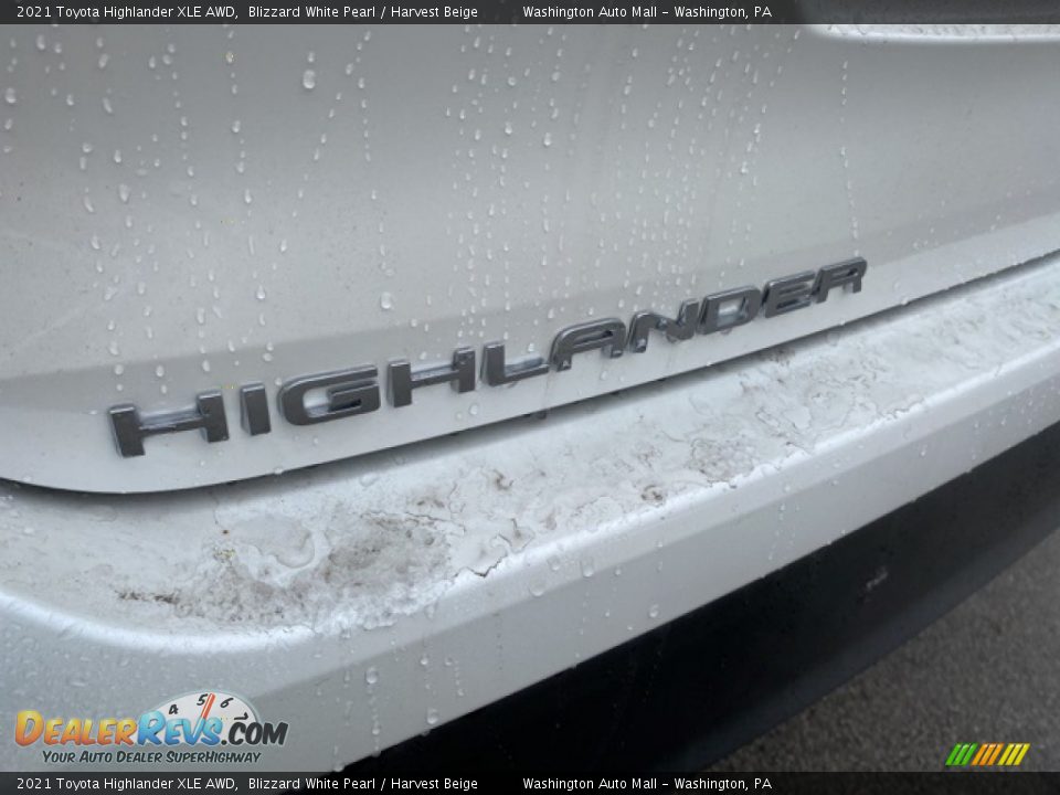 2021 Toyota Highlander XLE AWD Blizzard White Pearl / Harvest Beige Photo #25