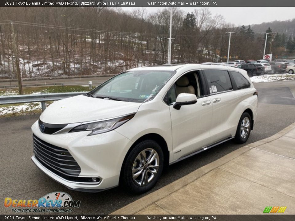 Front 3/4 View of 2021 Toyota Sienna Limited AWD Hybrid Photo #14