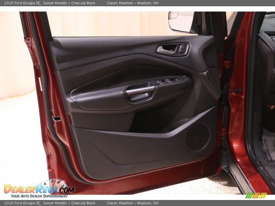 2016 Ford Escape SE Sunset Metallic / Charcoal Black Photo #5