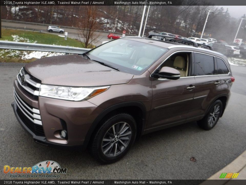 2018 Toyota Highlander XLE AWD Toasted Walnut Pearl / Almond Photo #12