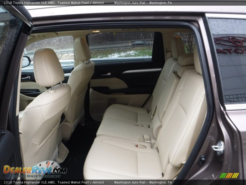 2018 Toyota Highlander XLE AWD Toasted Walnut Pearl / Almond Photo #25