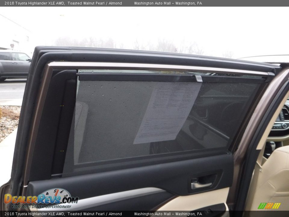 2018 Toyota Highlander XLE AWD Toasted Walnut Pearl / Almond Photo #26