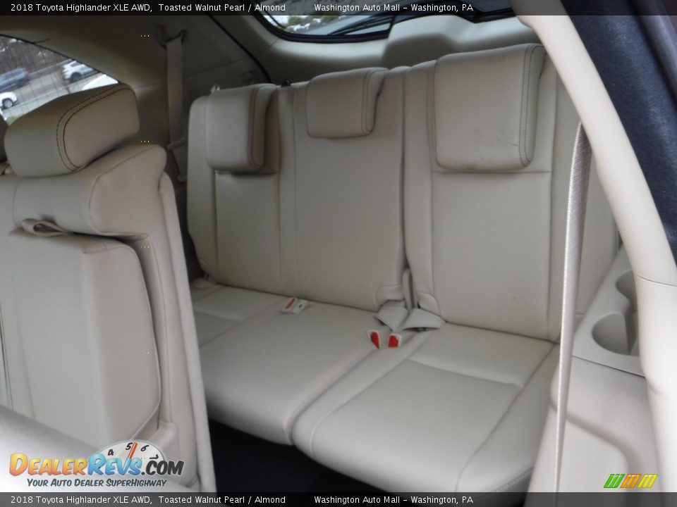 2018 Toyota Highlander XLE AWD Toasted Walnut Pearl / Almond Photo #27