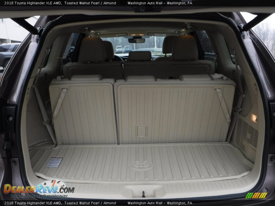 2018 Toyota Highlander XLE AWD Toasted Walnut Pearl / Almond Photo #28