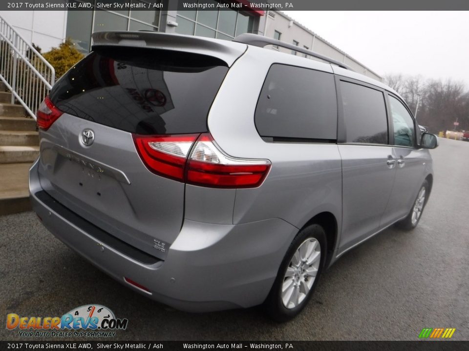 2017 Toyota Sienna XLE AWD Silver Sky Metallic / Ash Photo #17