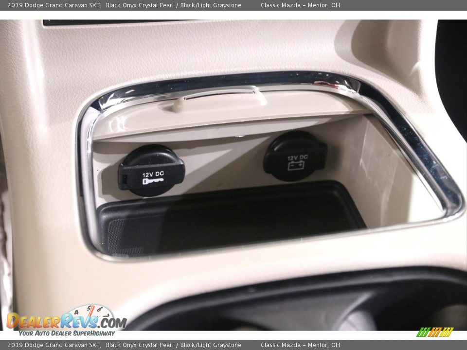 2019 Dodge Grand Caravan SXT Black Onyx Crystal Pearl / Black/Light Graystone Photo #16