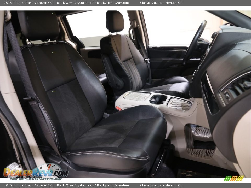 2019 Dodge Grand Caravan SXT Black Onyx Crystal Pearl / Black/Light Graystone Photo #17