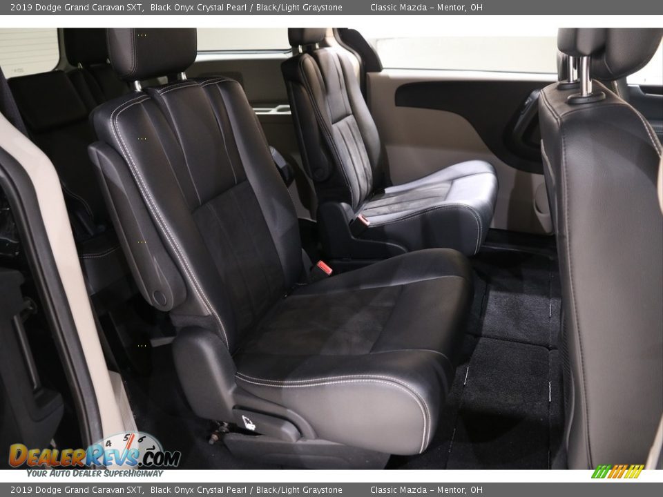 2019 Dodge Grand Caravan SXT Black Onyx Crystal Pearl / Black/Light Graystone Photo #18