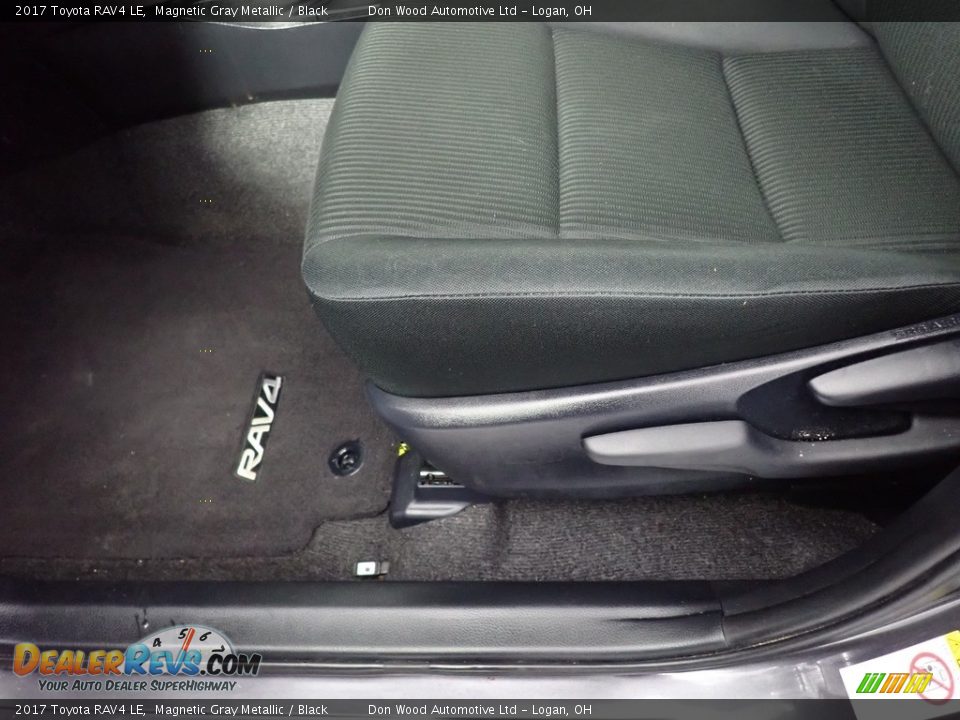 2017 Toyota RAV4 LE Magnetic Gray Metallic / Black Photo #21