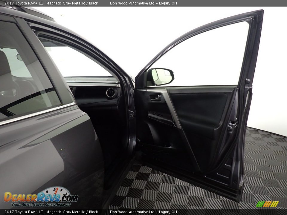 2017 Toyota RAV4 LE Magnetic Gray Metallic / Black Photo #29