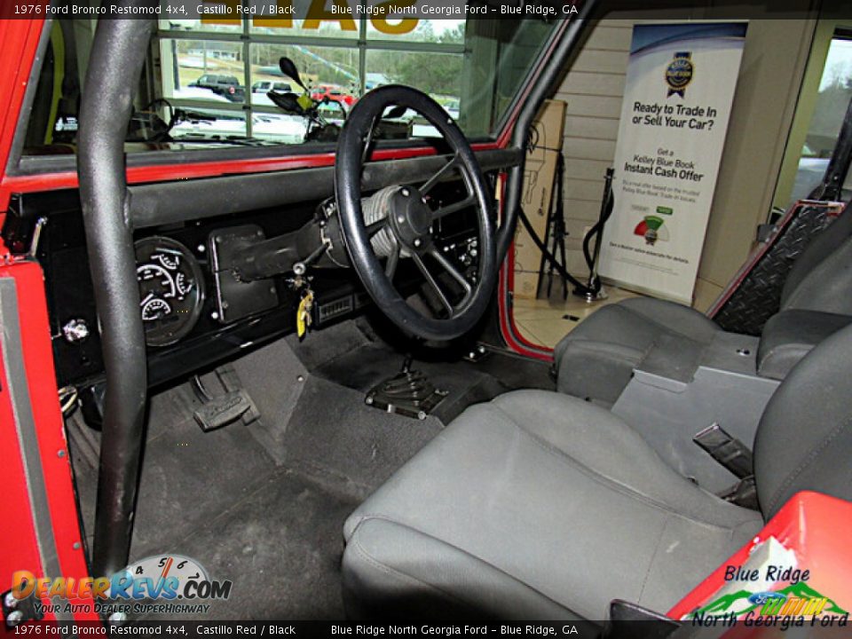 1976 Ford Bronco Restomod 4x4 Castillo Red / Black Photo #15