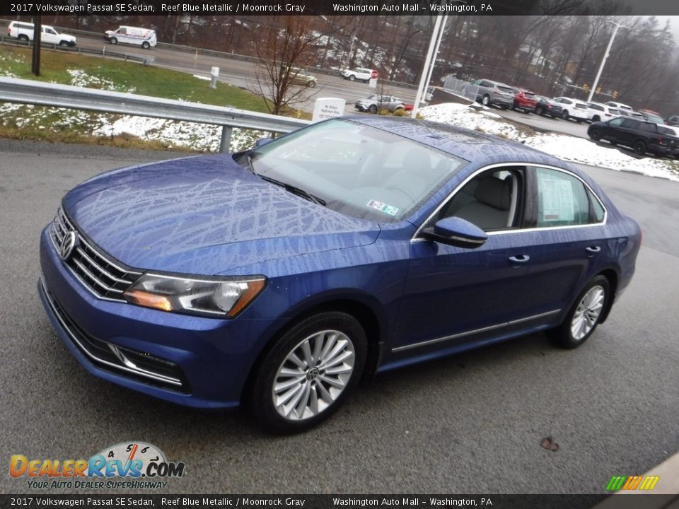 2017 Volkswagen Passat SE Sedan Reef Blue Metallic / Moonrock Gray Photo #12