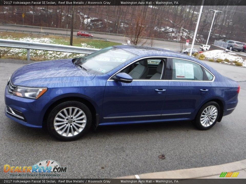 2017 Volkswagen Passat SE Sedan Reef Blue Metallic / Moonrock Gray Photo #13