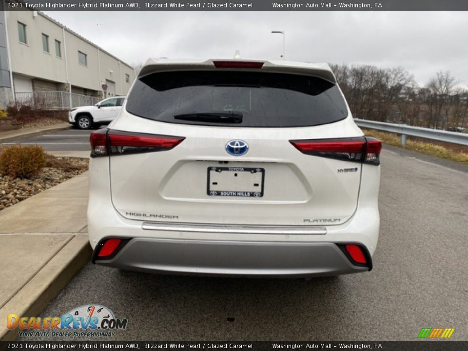 2021 Toyota Highlander Hybrid Platinum AWD Blizzard White Pearl / Glazed Caramel Photo #16