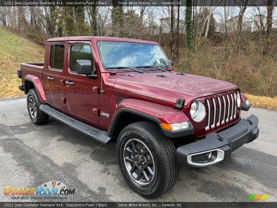 Front 3/4 View of 2021 Jeep Gladiator Overland 4x4 Photo #4