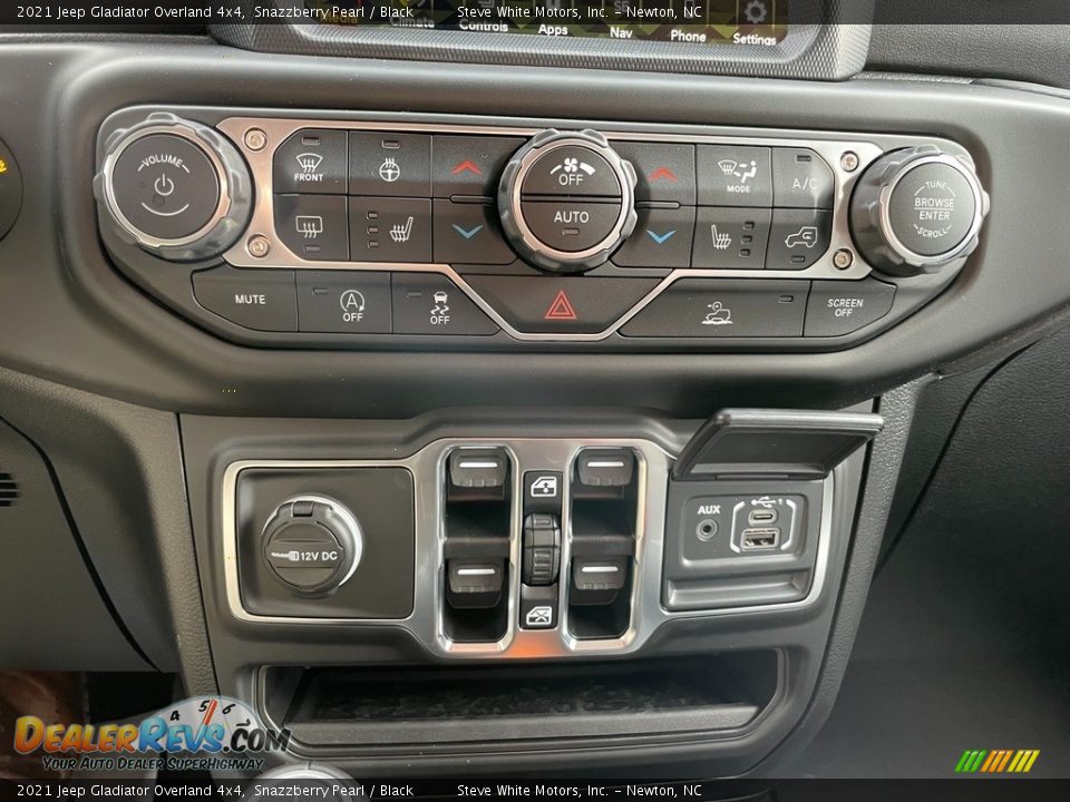 Controls of 2021 Jeep Gladiator Overland 4x4 Photo #27