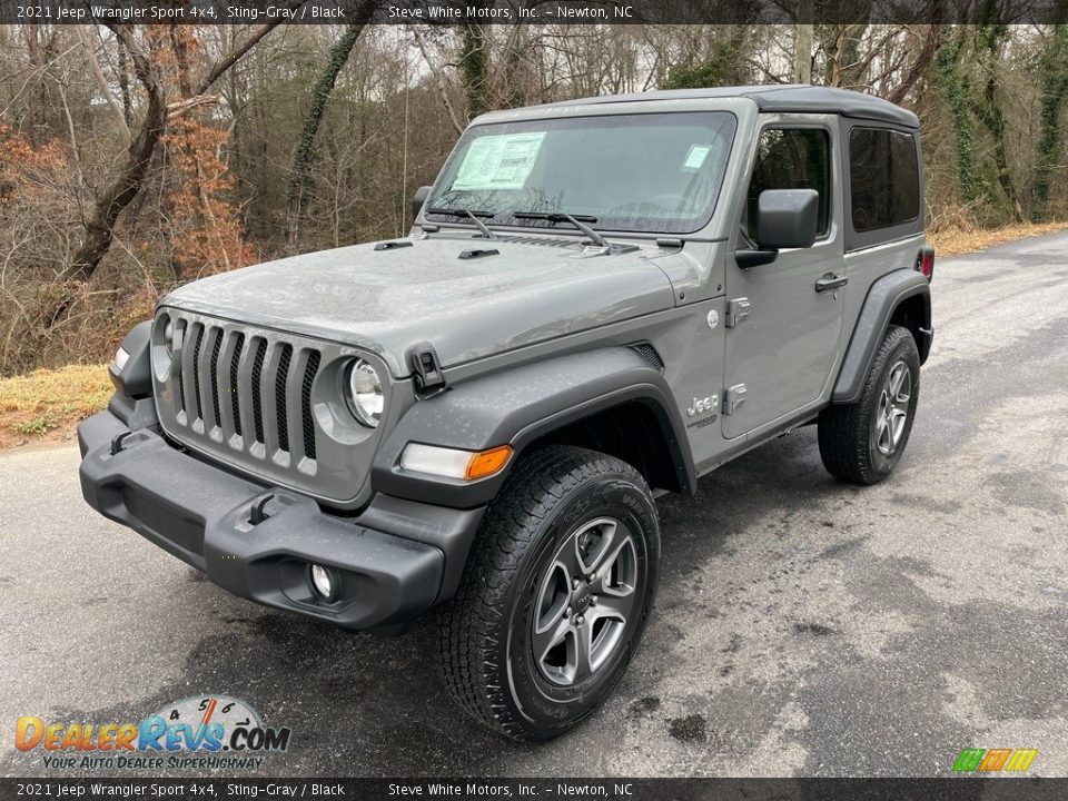 Front 3/4 View of 2021 Jeep Wrangler Sport 4x4 Photo #2