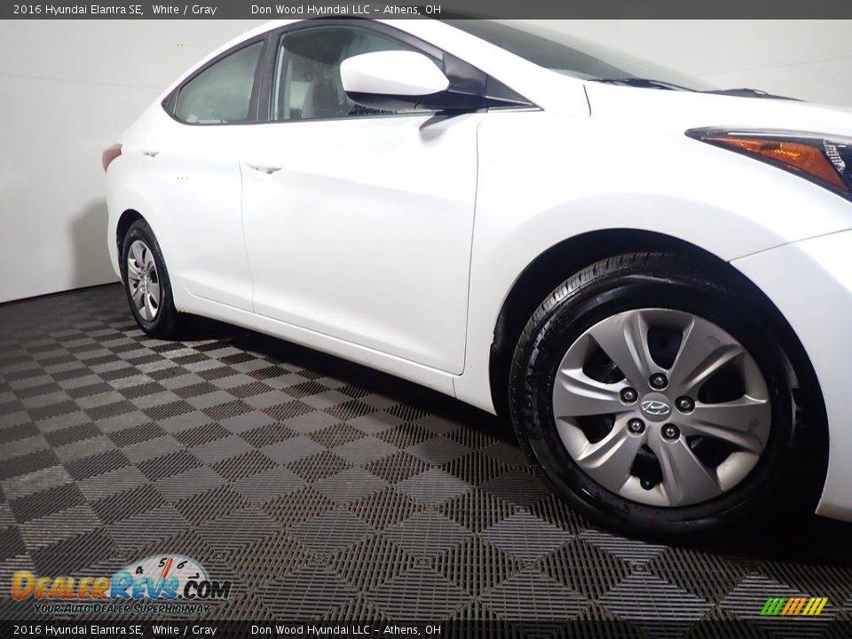 2016 Hyundai Elantra SE White / Gray Photo #3