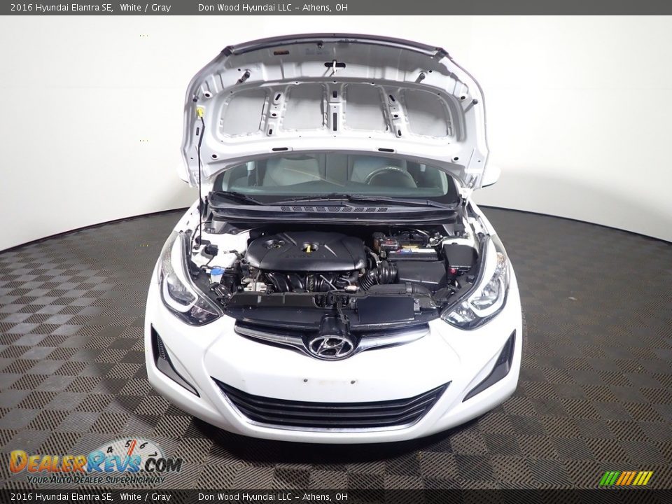 2016 Hyundai Elantra SE White / Gray Photo #5