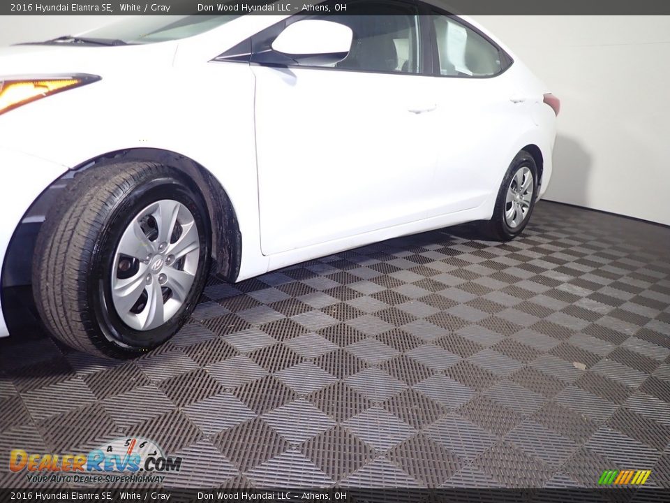 2016 Hyundai Elantra SE White / Gray Photo #9