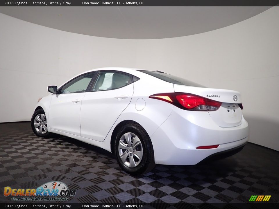 2016 Hyundai Elantra SE White / Gray Photo #10