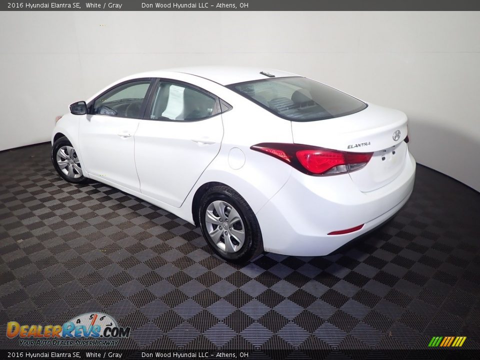 2016 Hyundai Elantra SE White / Gray Photo #11