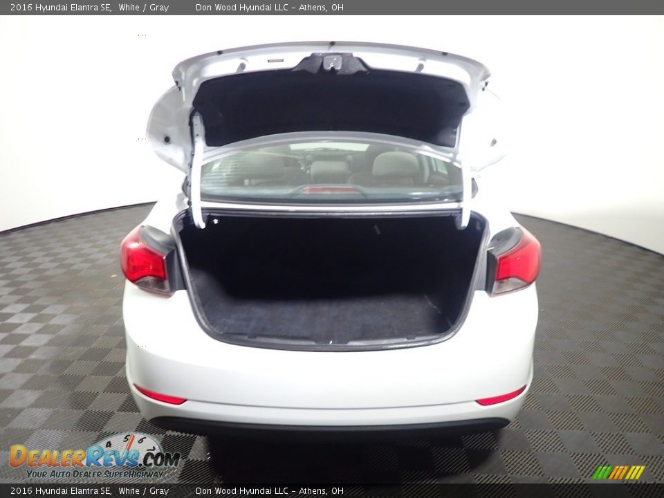 2016 Hyundai Elantra SE White / Gray Photo #13