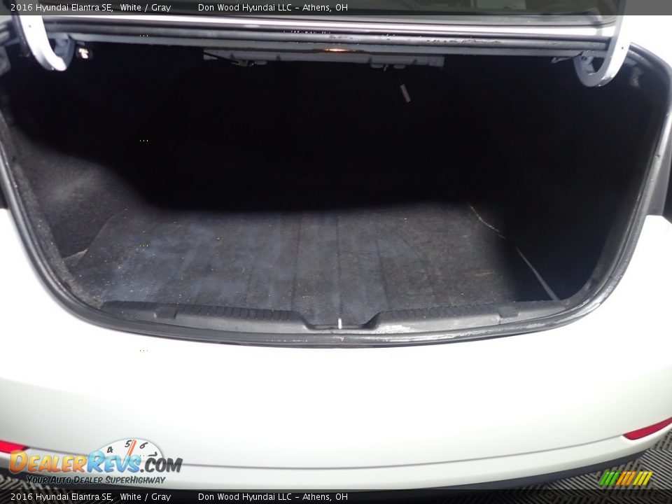 2016 Hyundai Elantra SE White / Gray Photo #14