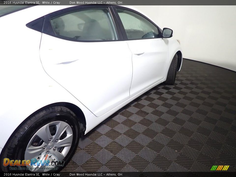 2016 Hyundai Elantra SE White / Gray Photo #18