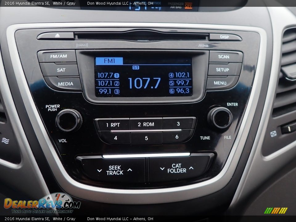 2016 Hyundai Elantra SE White / Gray Photo #25