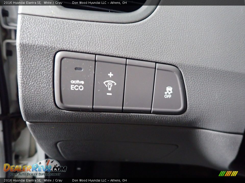 2016 Hyundai Elantra SE White / Gray Photo #29