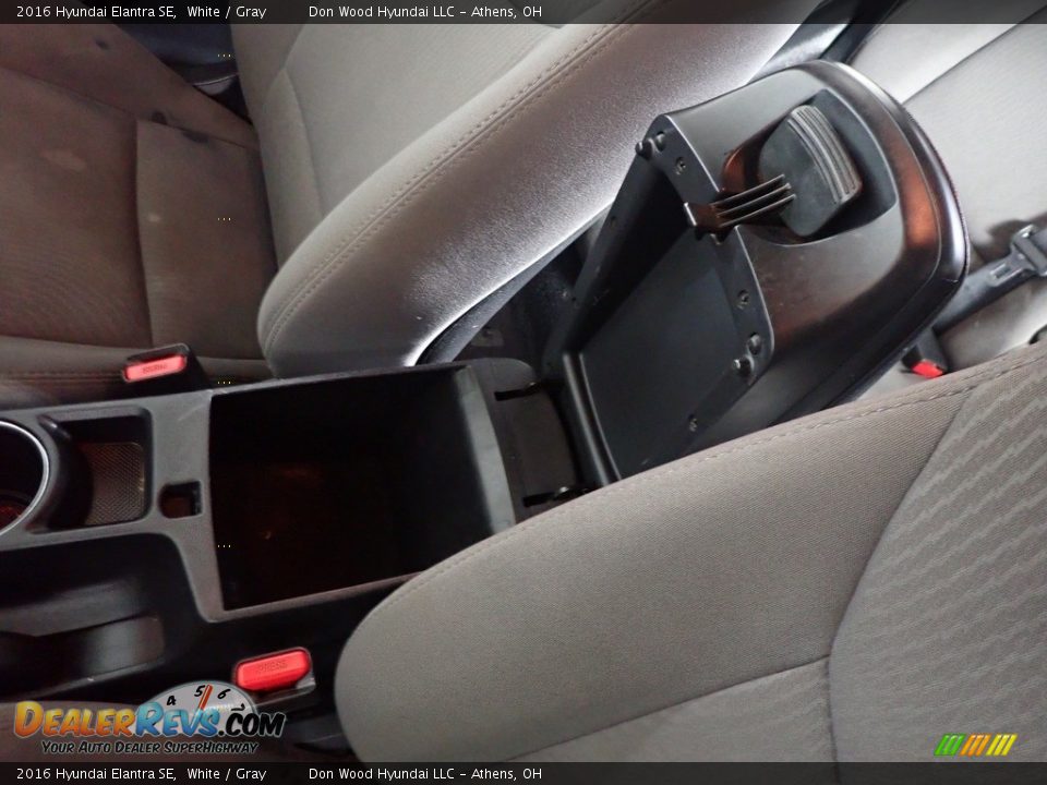 2016 Hyundai Elantra SE White / Gray Photo #31