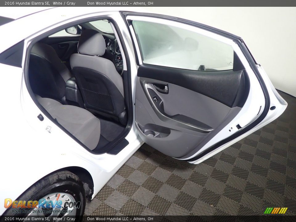 2016 Hyundai Elantra SE White / Gray Photo #34