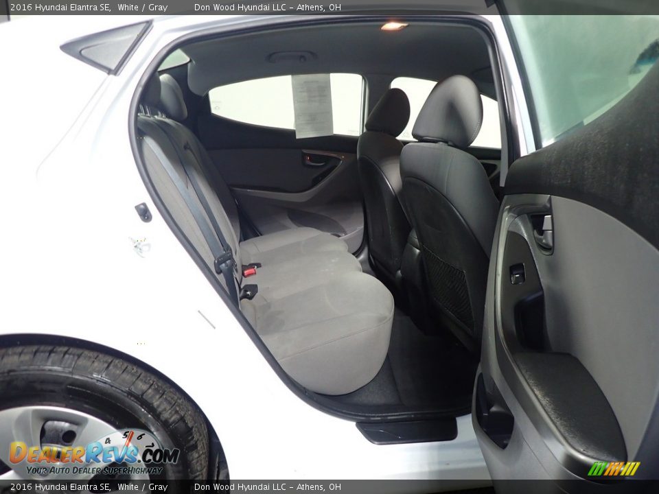 2016 Hyundai Elantra SE White / Gray Photo #35