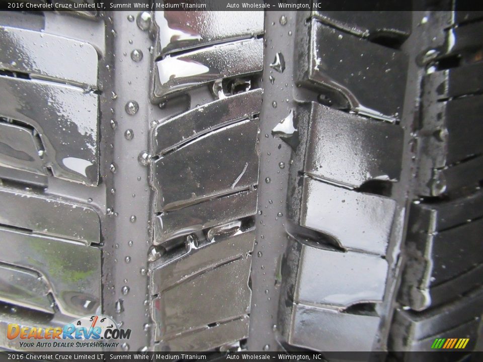 2016 Chevrolet Cruze Limited LT Summit White / Medium Titanium Photo #10