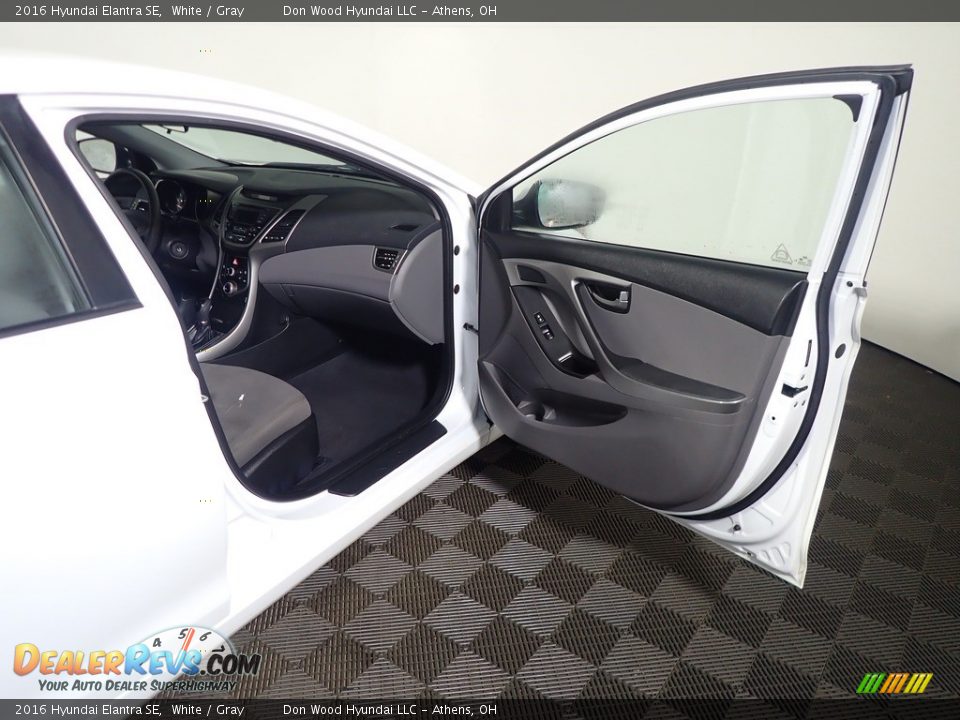 2016 Hyundai Elantra SE White / Gray Photo #36