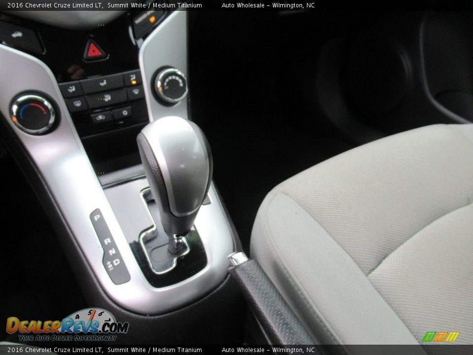 2016 Chevrolet Cruze Limited LT Summit White / Medium Titanium Photo #19